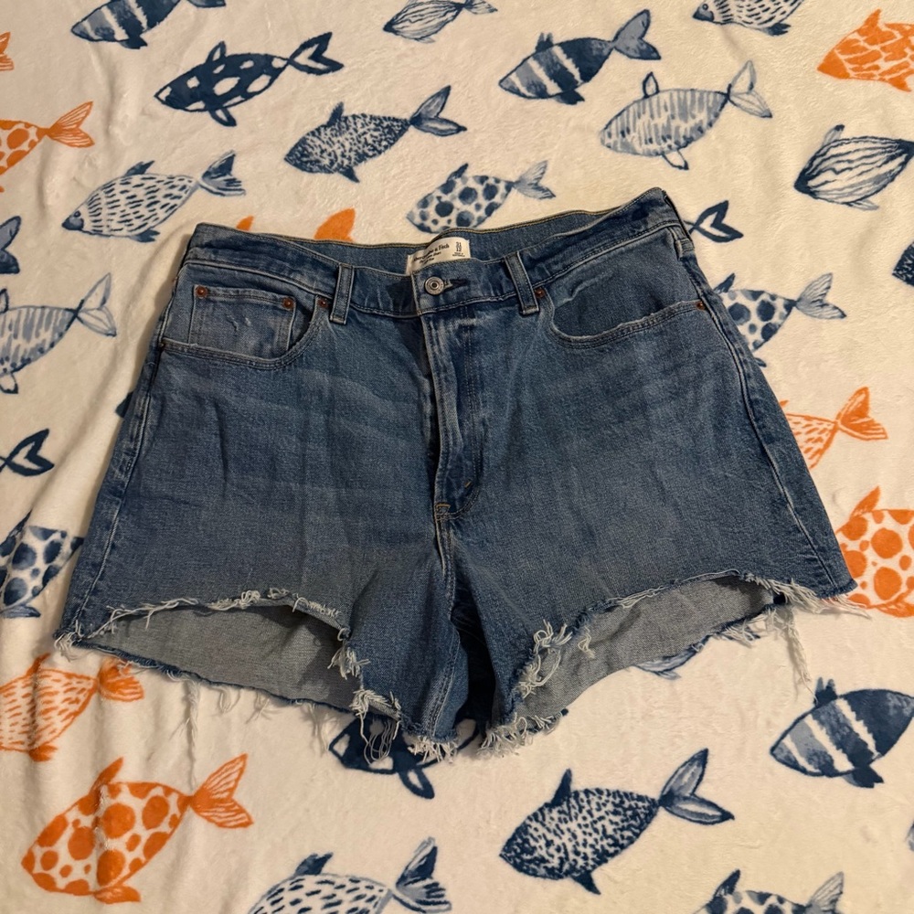 Abercrombie & Fitch The Mom 4" High Rise Shorts size 31/12